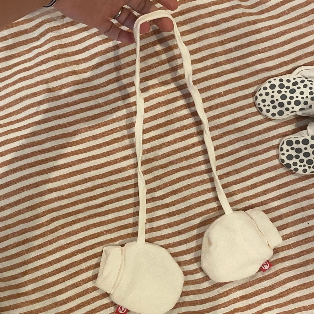 Zutano Cream Baby Mittens and Booties bundle newborn/3 months